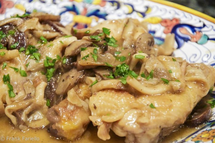 Pollo al vino Bianco con fungi (Chicken in White Wine with Mushrooms)