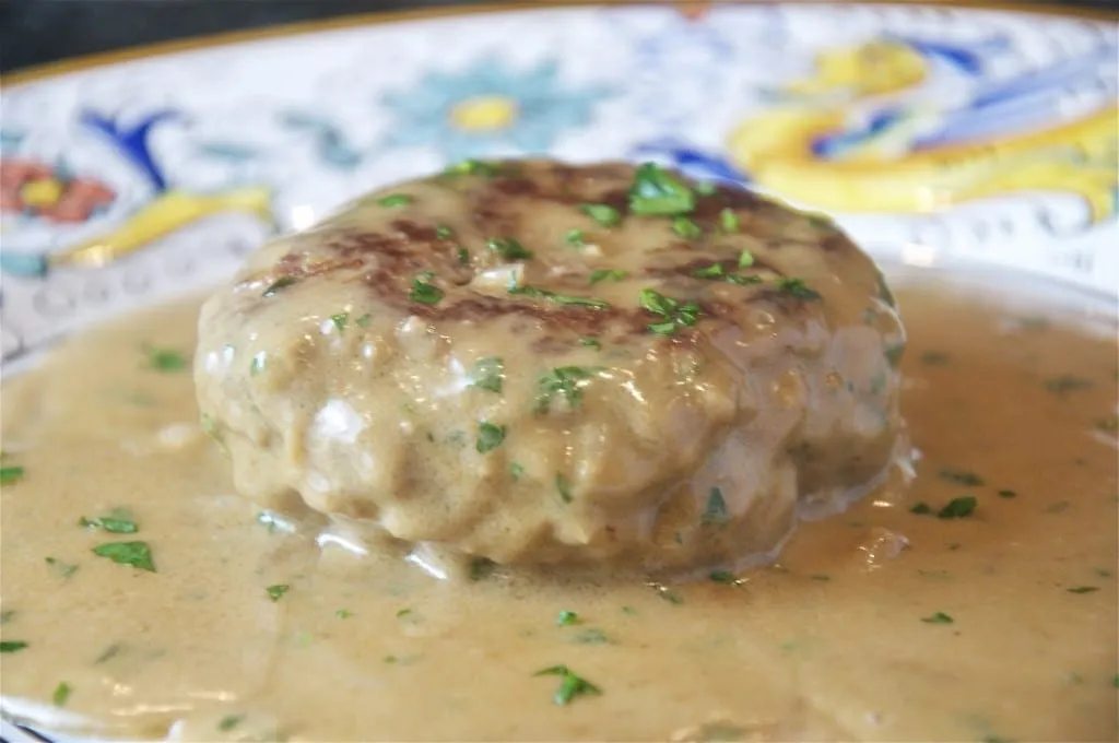 Hamburger in cream sauce