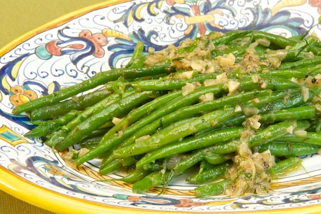Green beans with anchovy sauce