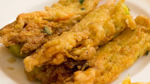 Fiori di zucca fritti (Angelina's Fried Zucchini Blossoms