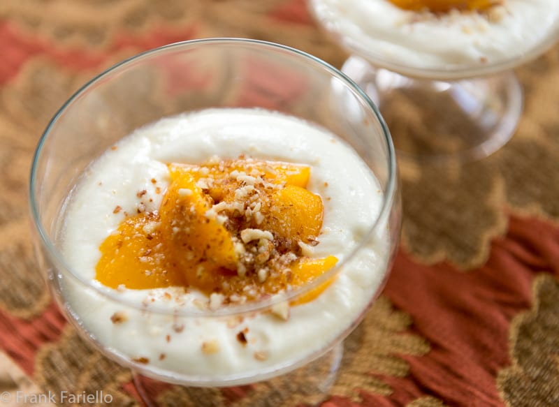 Spuma di ricotta alle pesche