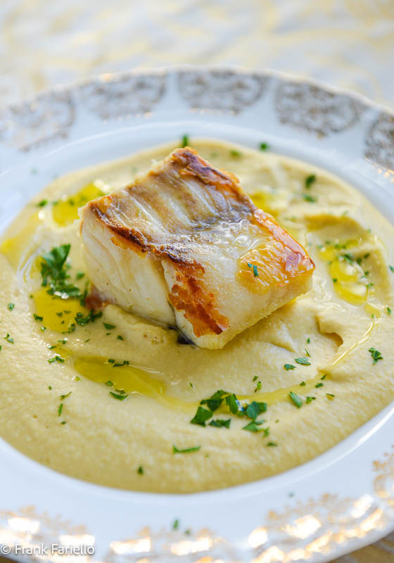 Baccalà alla piastra su purè di ceci