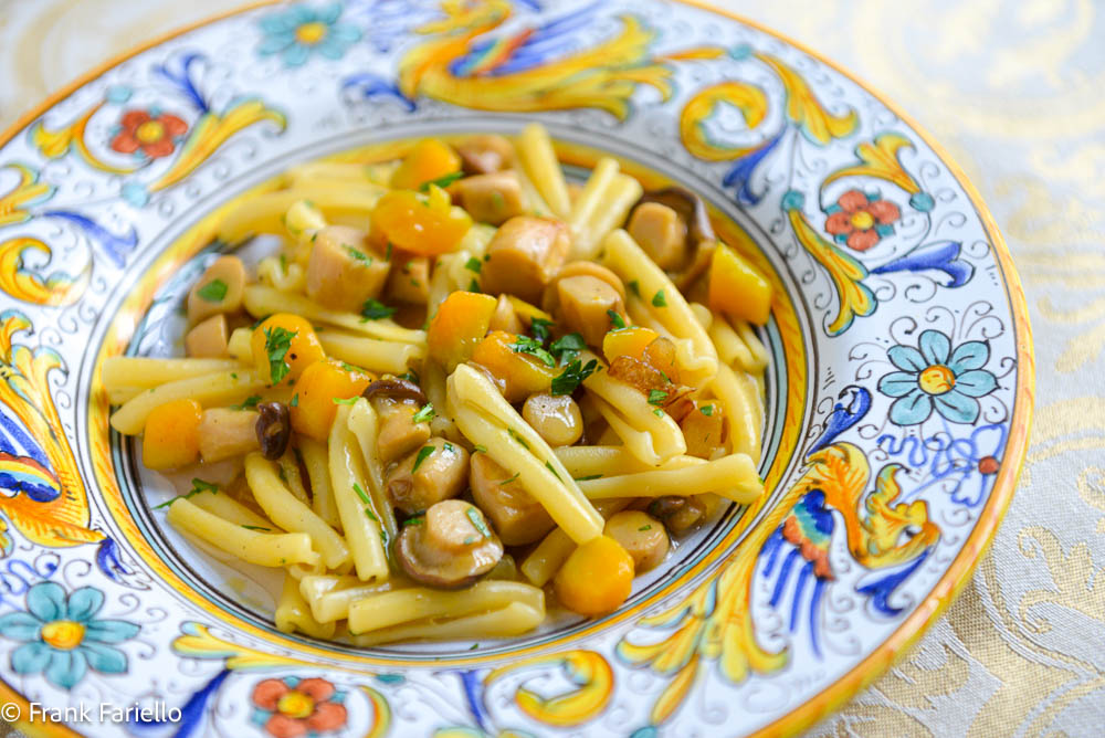 Pasta con zucca e funghi