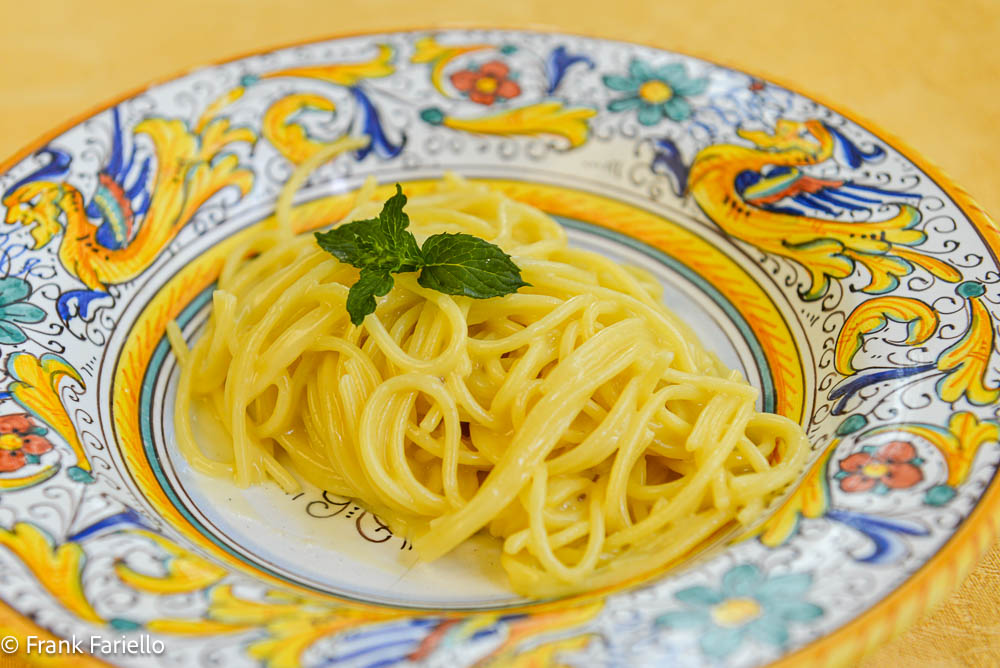 Spaghettini all'acqua di limone e provolone