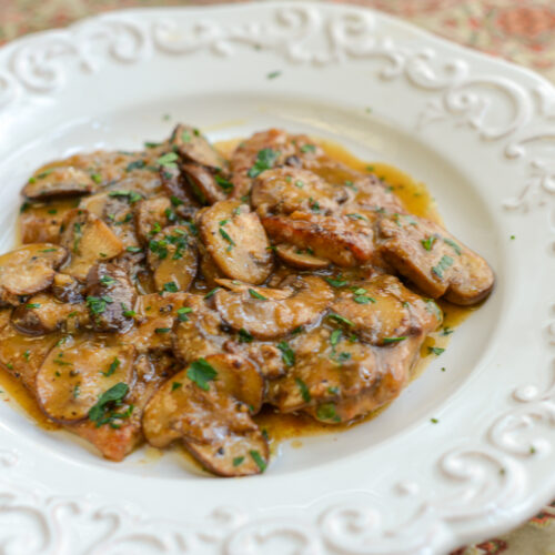 Scaloppine ai funghi (Scaloppini with mushrooms)