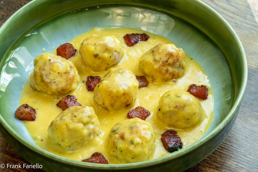 Polpette alla carbonara (Chicken Meatballs in Carbonara Sauce)